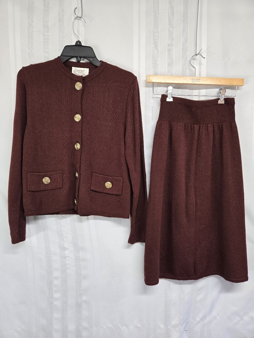 LAURA PETITE BY ALYZIA 2PC  SKIRT AND BOTTON DOWN SWEATER BURGUNDY SIZE 8